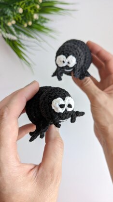 Crochet spider amigurumi pattern, easy crochet spider Halloween ornaments