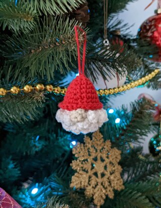 Christmas gnome ornament easy crochet pattern