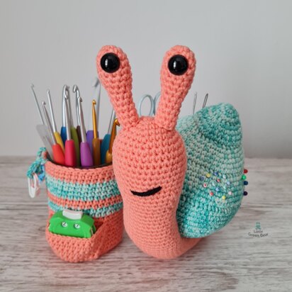 Sally the Snail Caddy - UK Terminology - Amigurumi