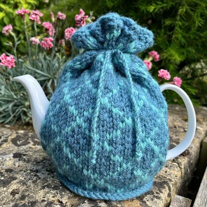 Diamond Patterned 4 Cup Teapot Cosy Knitting Pattern.
