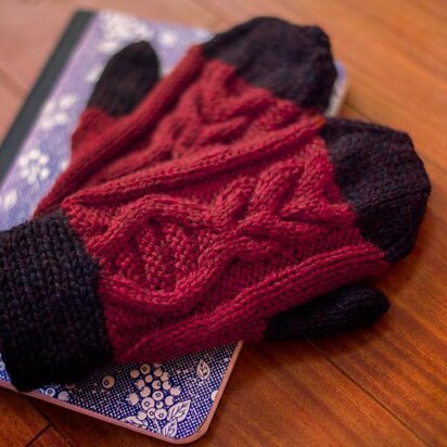 Berry Cable Mittens