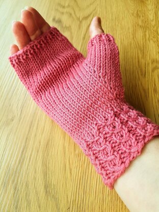 Lace Hearts Fingerless Gloves