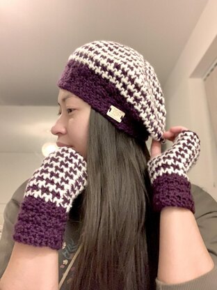 Classy Houndstooth Mitts