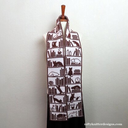 Cozy Cat Shelf Scarf