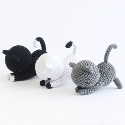 Playing Cats Crochet Amigurumi Pattern