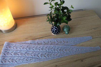 Tiny Leaves Scarf
