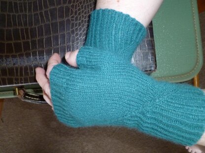 Featherweight Cashmere Fingerless Gloves