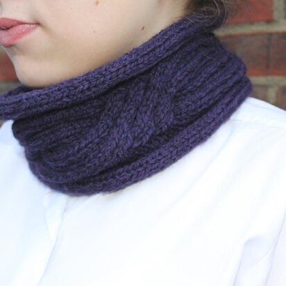 Carlota Cabled Cowl