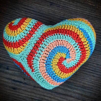 Heart with spirals Herz mit Spiralen Pillow