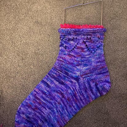 Hearts locked together socks - knitting pattern