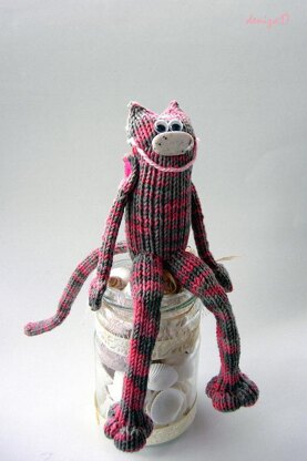 Thin cat  (knitted round)
