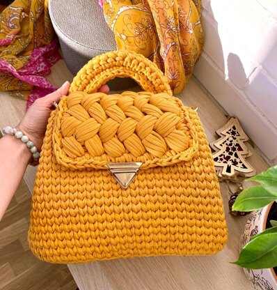 Crochet Handbag Pattern, Easy T-Shirt Yarn Purse