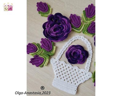 Crochet basket with flowers