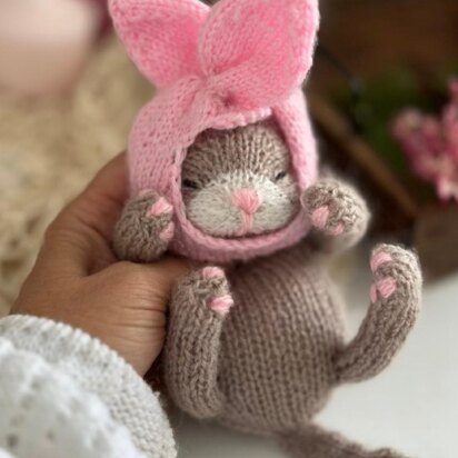 Sleeping kitten knitting pattern.