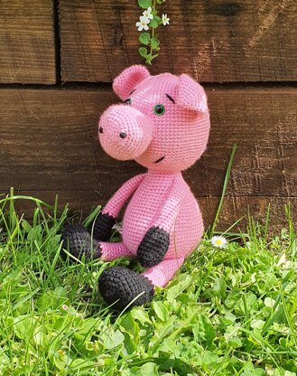 Hamish the Pig amigurumi crochet pattern