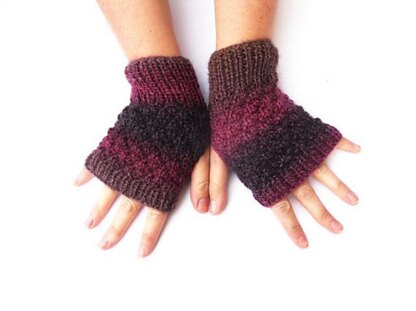 Simple Knobbly Gloves