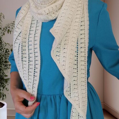 Diagonal elegant scarf