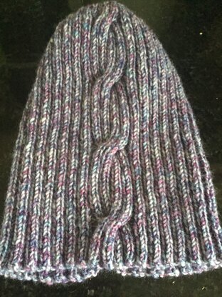 Simple hat with cable
