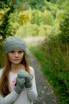 Alyssa Beret and Mittens - Lc36