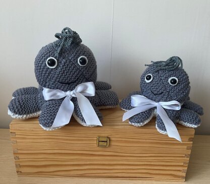 Knitted Square Octopuses