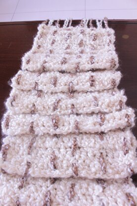 Easy modern crochet scarf pattern