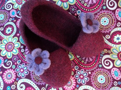 Little Girls Ballet Slipper with Flower Felted Knit