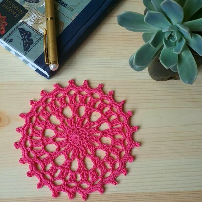 Pointy picot doily