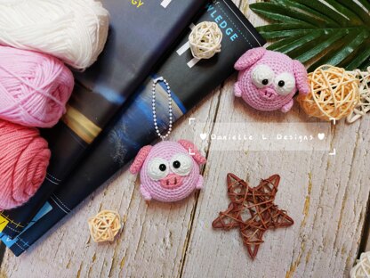 Piggy amigurumi keychain