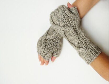 Oatmeal Cabled Fingerless Gloves