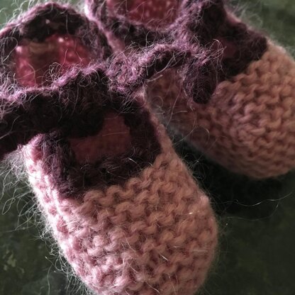 Garter Stitch Baby Bootees