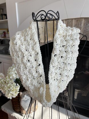 The Spring Lace Cowl