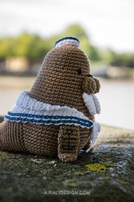 Caterino the amigurumi walrus