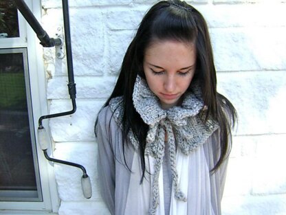 Knitted Ruffled Cowl