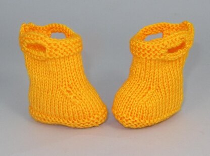 Baby Pull On Boots (Booties) Knitting pattern by madmonkeyknits ...