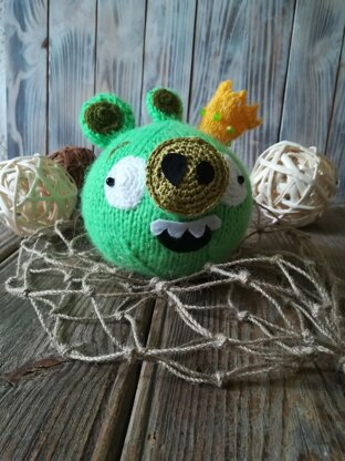 Knitted king pig Angry birds