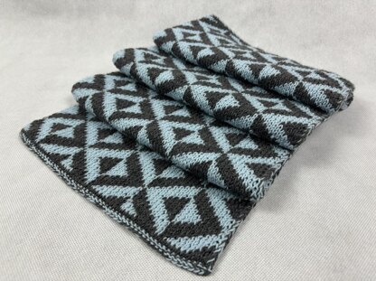 Scarf «Reflections» - A Double Knitting Pattern