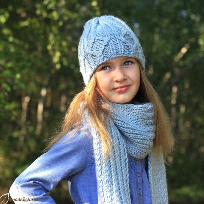 The Aurora cable hat and scarf