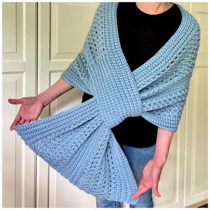 Beginner-Friendly Crochet Gathered Shawl Pattern - Hole-Lotta-Looks Gathered Wrap