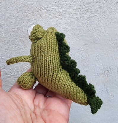 Dinosaur pocket buddy knitting pattern