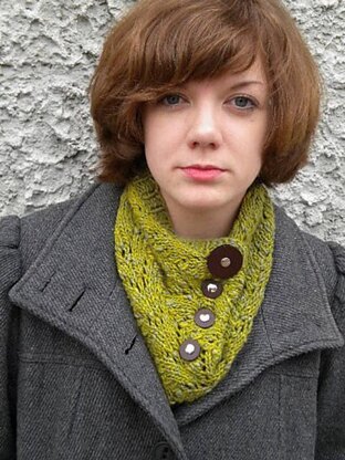 Cowl In Horseshoe Lace