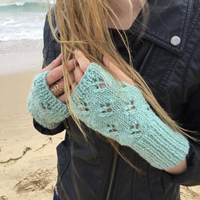 Diamond fingerless gloves