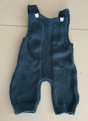Vinnie Baby Dungarees and Cardigan Knitting Pattern Newborn-24 months approx