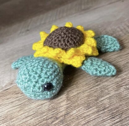 My attempt of a sea turtle. 🐢💙 I want my turtle a little bit bigger so I  use 10mm crochet hook. Anyway, patern is from Rose and Lily (yt channel).  ☺️ : r/crocheting