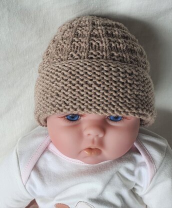 Olly - Baby’s 8ply texture stitch beanie with garter brim