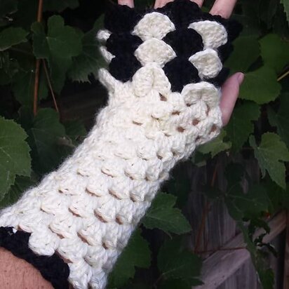 Long Crocodile Stitch Fingerless Gloves