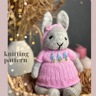 Knitting pattern Bunny in dress