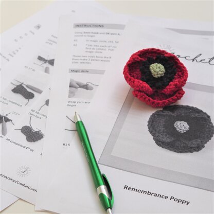 Crochet Poppy brooch / pin /decoration Crochet pattern by Crochet Luxe