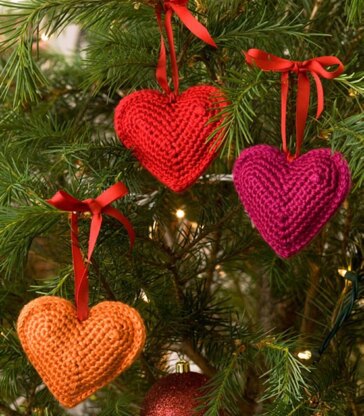 Decorative Hearts in Red Heart Soft Solids - LW2228