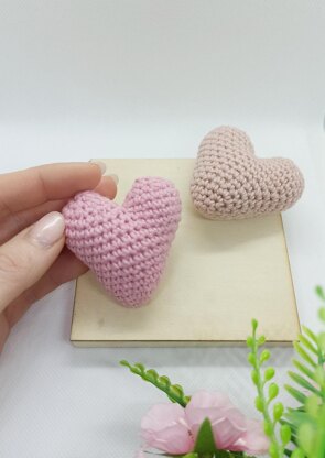 Easy crochet little heart pattern