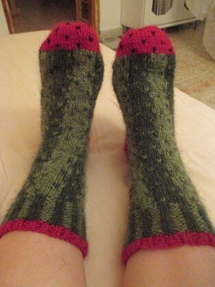Watermelon Socks 48 st in Lett Lopi